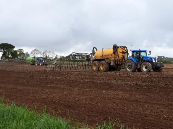 Les travaux d'épandage et travaux du sol avancent ... – Image 2