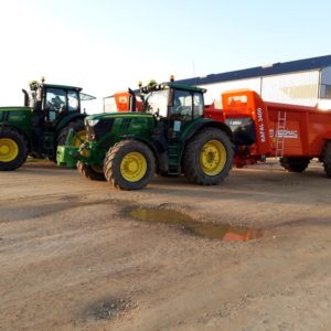 Aujourdhui mise en route des 2 nouveaux epandeur - Travaux agricoles