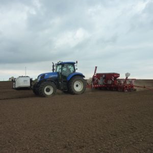 Semis de mais avec semoir Kverneland 8 rangs avec - Travaux agricoles