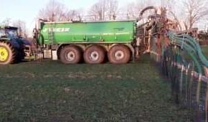 Epandage de lisier sur ble 8R340 joskin 26000 - Travaux agricoles