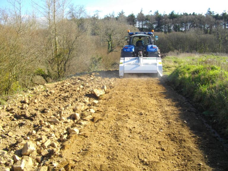 Refection de chemin broyage de cailloux 3 - Douarnenez Audierne