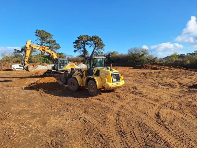 Terrassement dune fosse 1 - Douarnenez Audierne