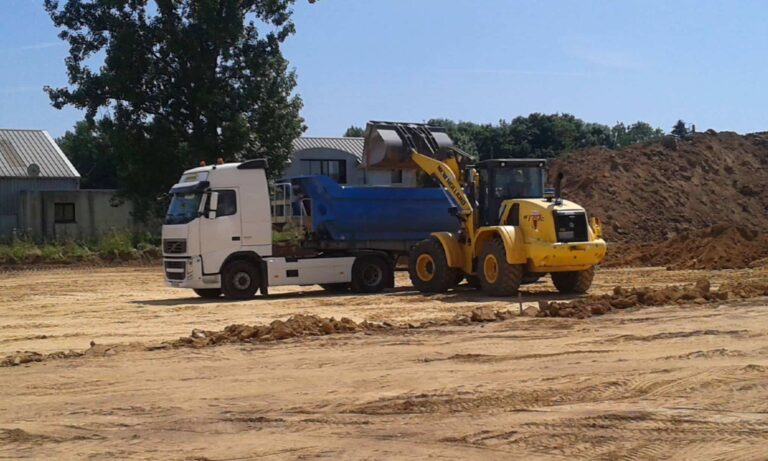 Terrassement d’une plate forme commerciale de 4500m2 (3)
