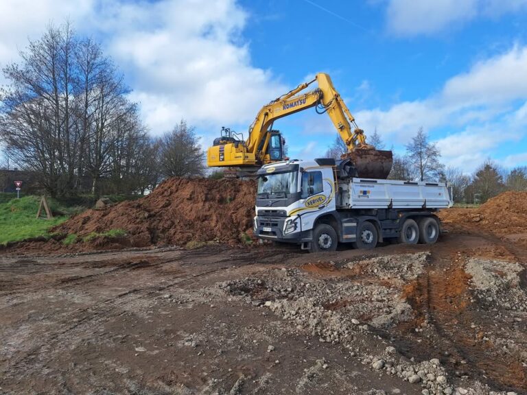 Terrassement dune plateforme pour lentreprise AQUATHIS a Briec 2 1548096750376291 - Douarnenez Audierne